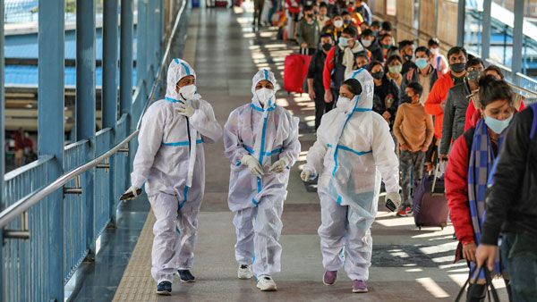 యూపికి వ్యాపించిన ఒమిక్రాన్ - ఎన్నికల వేళ కొత్త టెన్షన్ : తొలిసారిగా రెండు కేసుల నిర్దారణ..!!