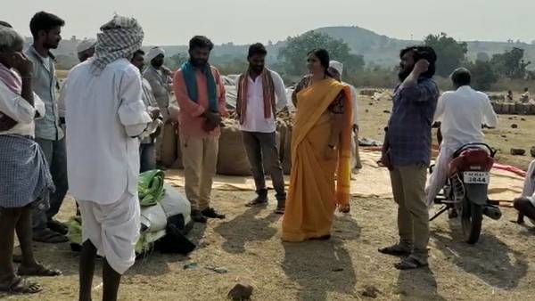 గద్దల్లా పెద్దలు: రైతుల భూములపై కన్ను.. జ్యూట్ పరిశ్రమ పేరుతో ఆక్రమణ..? రైతుల దీక్ష