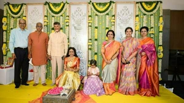 PIC TALK : ఆప్యాయంగా చంద్రబాబు - దగ్గుబాటి : ఒకే వేదికపై వారంతా కలిసి- జూ ఎన్టీఆర్ ఎక్కడ..!!