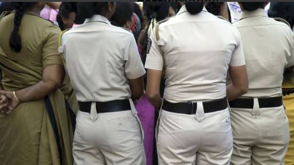 Lady police: నైట్ డ్యూటీ టైమ్ లో లేడీ పోలీసుతో ?, జిల్లాను మార్చేసింది, పగతో భర్తకు వీడియో షేర్ !