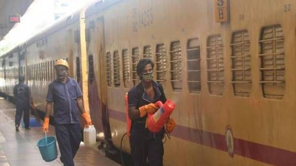 శబరిమలకు ప్రత్యేక రైళ్లు - తెలుగు రాష్ట్రాల మీదుగా : రిటర్న్ జర్నీ కోసం సైతం..!!