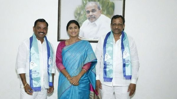 బీజేపి,టీఆర్ఎస్ ప్రజావ్యతరేక పార్టీలకు బుద్ది చెప్పాలి.!షర్మిళ పార్టీలో చేరిన కమలం,గులాబీ నేతలు.!