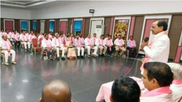 డిసెంబర్9 ప్రకటన అన్నారు తప్పితే.!సోనియా గాంధీ పేరెత్తని టీఆర్ఎస్ నేతలు.!అవసరం తీరిందనా.?ఆత్మరక్షణా.?