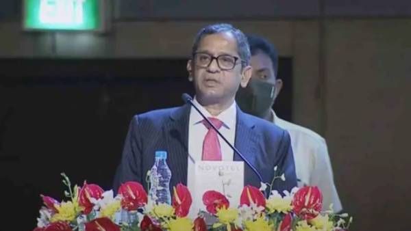 ఆఖరి ప్రత్యామ్నాయంగా కోర్టులు-మధ్యవర్తిత్వమే మందు-సీజేఐ రమణ కీలక వ్యాఖ్యలు