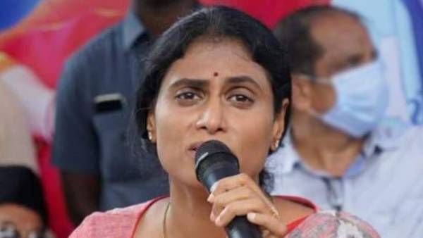 దళితుడిని మోసం చేసిన కేసీఆర్.!దళిత బంధు,మూడెకరాల భూమి ఎక్కడ.?నిలదీసిన షర్మిళ.!