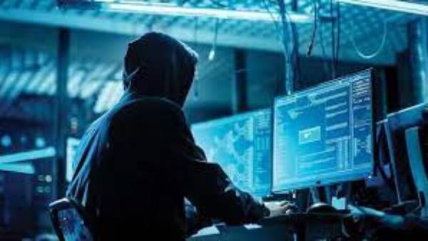 రూ.12 కోట్లు లూటీ.. బ్యాంక్ సర్వరే హ్యాక్.. సైబర్ కేటుగాళ్లు మాములుగా లేరుగా..