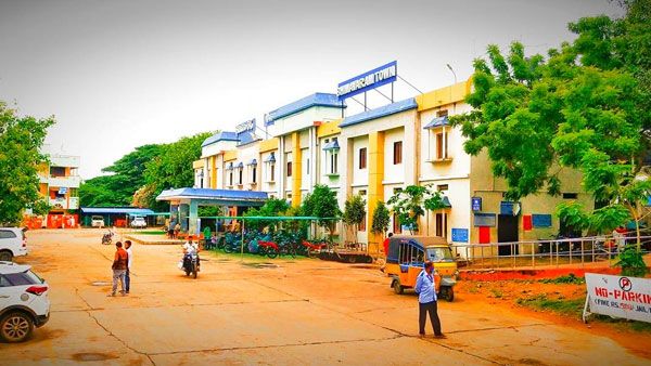 జిల్లాల సిత్రాలు-పశ్చిమలో ఏలూరుకు మరిన్ని కష్టాలు-భీమవరం మరింత పైపైకి