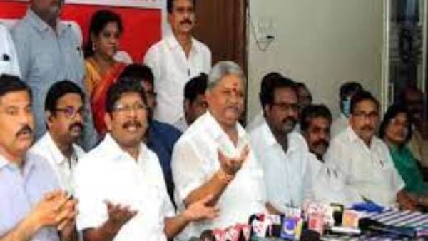 టీడీపీకి షాకిచ్చిన ప్రభుత్వ ఉద్యోగులు: ఆ ప్రకటనలతో సంబంధం లేదంటూ