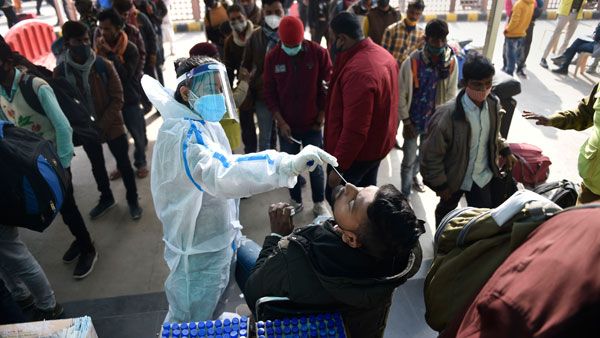 ఏపీలో కరోనా పరీక్షలపై కీలక నిర్ణయం - కేసులు పెరుగుతున్న వేళ : పాజిటివ్ గా వస్తే..!!