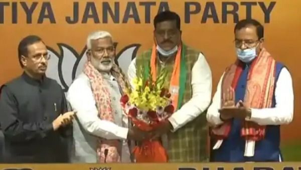 యూపీలో ఎస్పీకి వరుసషాక్ లు-బీజేపీలోకి కొనసాగుతున్న వలసలు- అఖిలేష్ కు తలపోటుగా