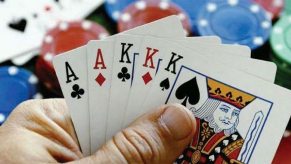 భీమిలి శివారులో పేకాట.. 22 మంది అరెస్ట్, 23 మొబైల్స్ సీజ్