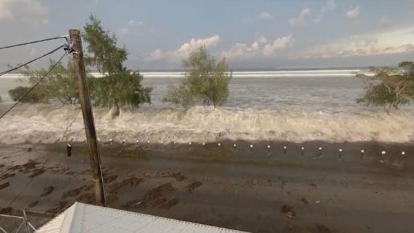 టోంగాలో అగ్నిపర్వతం విస్పోటనం.. సునామీ హెచ్చరికలు జారీ