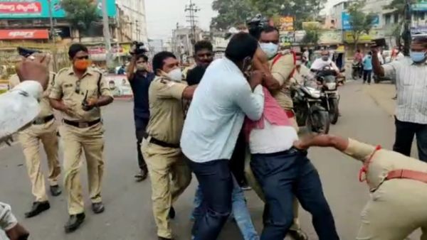 గుంటూరు జిన్నా టవర్ వద్ద ఉద్రిక్తత-జెండా ఎగరేసేందుకు హిందూవాహిని విఫలయత్నం