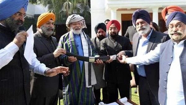 భారత్ కూడా మీ సొంత ఇల్లే: ఆప్ఘాన్ సిక్కు-హిందూ ప్రతినిధులతో ప్రధాని మోడీ, కర్జాయ్ థ్యాంక్స్