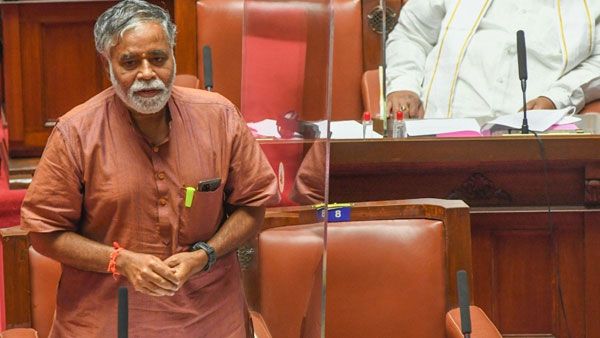 Hijab Row: బుర్కాతో సమస్య కాదు, రోజు ఐదుసార్లు నమాజ్ అంటున్నారు, మంత్రి, అందుకే ఇలా!