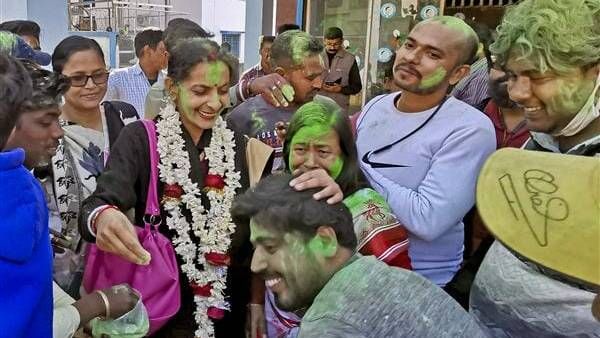 బెంగాల్లో మళ్లీ సత్తా చాటుకున్న మమత-స్ధానిక పోరులో తృణమూల్ క్లీన్ స్వీప్