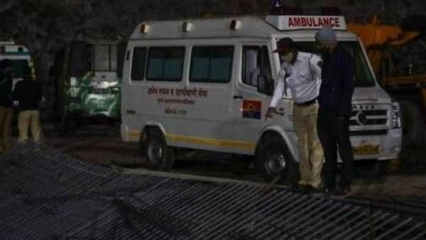 నిర్మాణంలో ఉన్న భవనం స్లాబ్ కూలి ఆరుగురు మృతి, పలువురికి గాయాలు