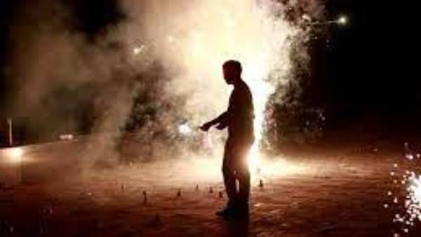 అర్థరాత్రి అకస్మాత్తుగా క్రాకర్స్ మోత.!ఉలిక్కి పడుతున్న చంటి పిల్లలు.!నియంత్రణ ఏదీ.?