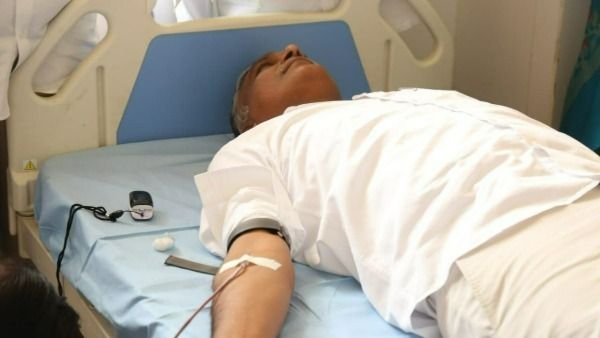 పూరీ బీచ్ వద్ద కేసీఆర్ సైకత శిల్పం - మంత్రి హరీష్ రక్తదానం : సీఎం జన్మదిన వేడుకలు..!!