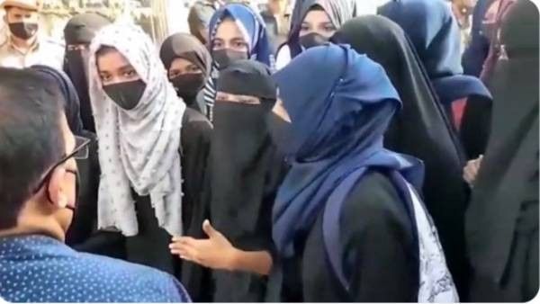 Hijab Row: బుర్కాల వివాదం, సెలవులు, క్లారిటీ ఇచ్చిన మంత్రి, అందరూ శాంతిని కాపాడండి !