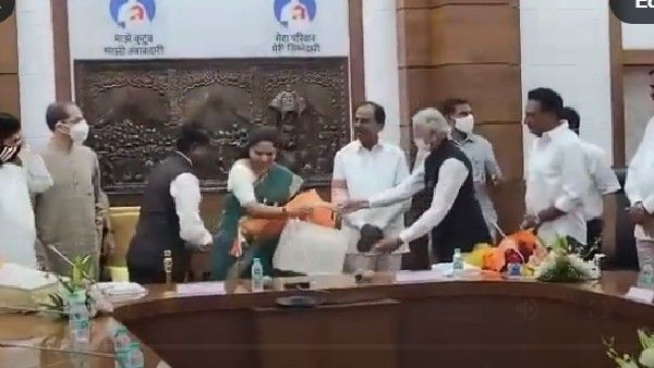 ఉద్ధవ్‌ ఠాక్రేతో సీఎం కేసీఆర్‌ కీలక భేటీ.. మోదీ సర్కార్‌ను గద్దె దించడమే ఎజెండాగా.. !!