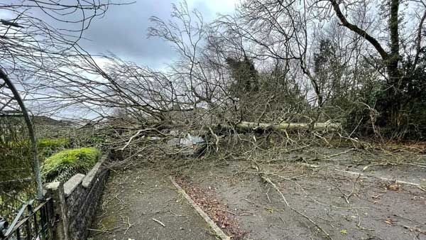 Storm Eunice : భీకర గాలులు-రాకాసి అలలు-లండన్ లో తుపాన్ దృశ్యాల కనువిందు