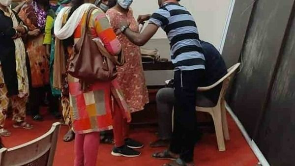 వామ్మో.. ఏందిది... మహిళా కానిస్టేబుళ్లకు పురుషుల కొలతలు.. ఎక్కడంటే, ఫోటో తీస్తే కేసట