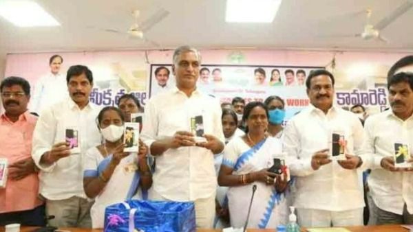 తెలంగాణలోని 27వేల మంది ఆశా వర్కర్లకు స్మార్ట్ ఫోన్లు: మంత్రి హరీశ్ రావు