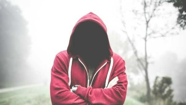 వీడో సైకో.. ప్రేమించనంటే గొంతుకోశాడు, ఫ్యామిలీ ముందే, మణికట్టు కోసుకొని..