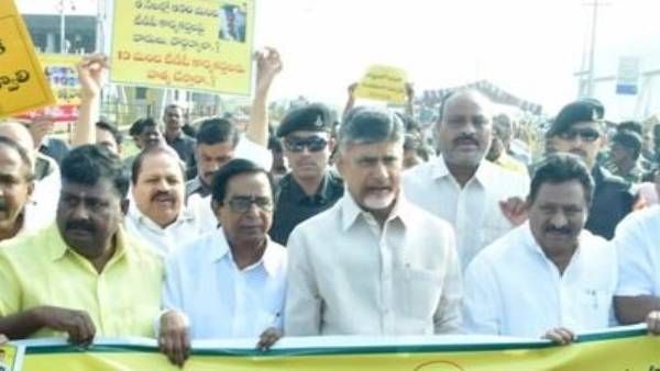 ఏపీలో విద్యుత్ కోతలు: అసమర్ద సీఎం జగన్ వల్లే.. టీడీపీ ఫైర్, రైతుల ఆందోళన