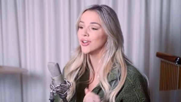 వావ్.. పుష్ప మేనియా.. శ్రీవల్లి ఇంగ్లిష్ సాంగ్.. నెదర్లాండ్ సింగర్ ఇలా పాడారు..