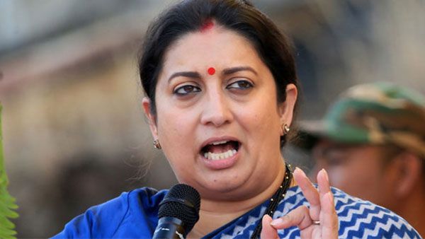 అఖిలేష్ యాదవ్ మమతా బెనర్జీ మద్దతు కోరింది అందుకే : కేంద్రమంత్రి స్మృతీ ఇరానీ సెటైర్లు