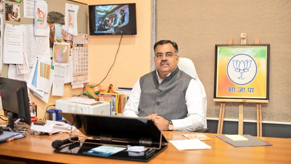 కేసీఆర్ సర్కార్ కు కౌంట్‌డౌన్ మొదలైంది: టీఆర్ఎస్ ఎంపీల ప్రివిలైజ్ మోషన్ పై తరుణ్ చుగ్ సంచలనం