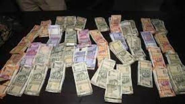 సిద్దిపేట దోపిడీ కేసు ఛేజ్: 4 నిందితుల అరెస్ట్, బైక్ కూడా వారిది కాదట, ఎందుకు చేశారంటే