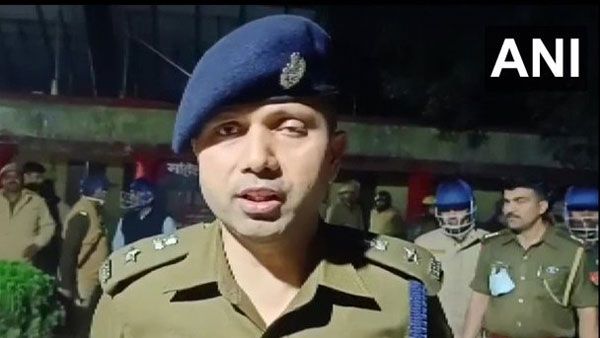 బీజేపీ వర్సెస్ ఎస్పీ - అయోధ్యలో రాళ్ల దాడి : చెదరగొట్టిన పోలీసులు..!!