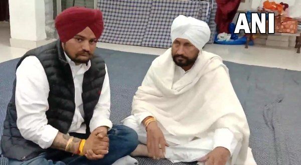 CM: సిట్టింగ్ సీఎం మీద కేసు నమోదు చేసిన పోలీసులు, ఐదు ఏళ్లకు ముందు పగ, ఇప్పుడు ప్రతీకారం !