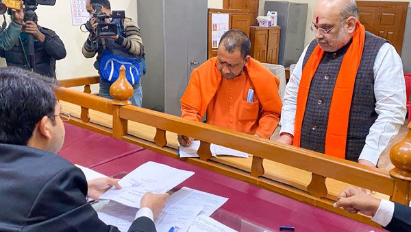 యోగి ఆదిత్య ఆస్తులు: రివాల్వర్ - రైఫిల్ విలువ ఎంతంటే: సొంత వాహనమూ లేదు..!!