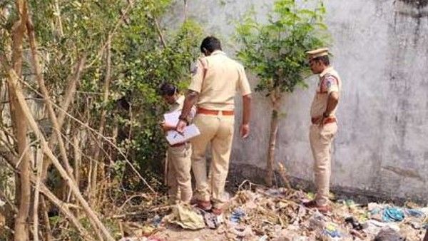 హైదరాబాద్‌లో కలకలం: కుక్క నోట్లో బాలుడి తల, పోలీసుల దర్యాప్తు