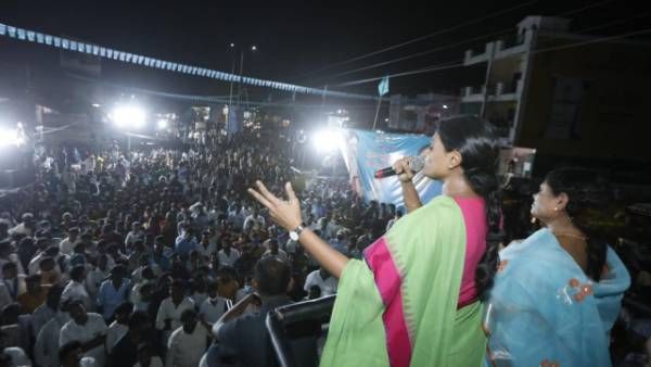 ద‌ళితుల‌కు తీరని అన్యాయం.!కేసీఆర్ ఘ‌రానా మోస‌గాడన్న షర్మిళ.!