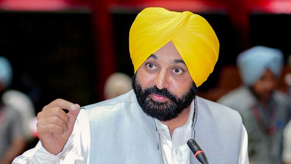 CM Punch: మాజీ ఎమ్మెల్యేలు, పెన్షన్లలో ఊచకోత కోసిన సీఎం, రూ. లక్షల్లో తీసుకుని జల్సాలు, కోట్లలో బొక్క!