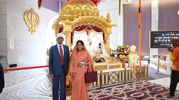 దుబాయ్ గురుద్వారాలో సీజేఐ - ఎన్నారైల సత్కారం : మూలాలను విడవొద్దు..!!