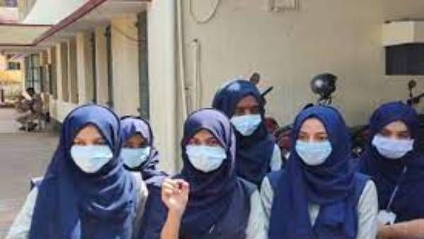 Hijab Row: హైకోర్టు, ప్రభుత్వం ఏం చెప్పింది, టీచర్లు ఏం చేశారు, వీడియో వైరల్, స్పాట్ లో సస్పెండ్ !