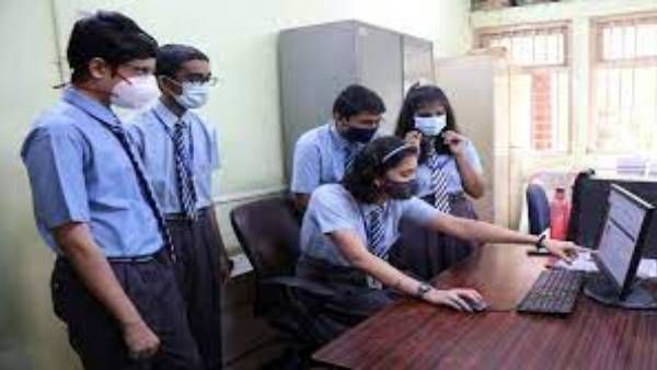 సీబీఎస్ఈ టర్మ్-2 పరీక్షలు షెడ్యూల్ విడుదల: ఏప్రిల్ 26 నుంచి పరీక్షలు, ఆఫ్‌లైన్ లోనే