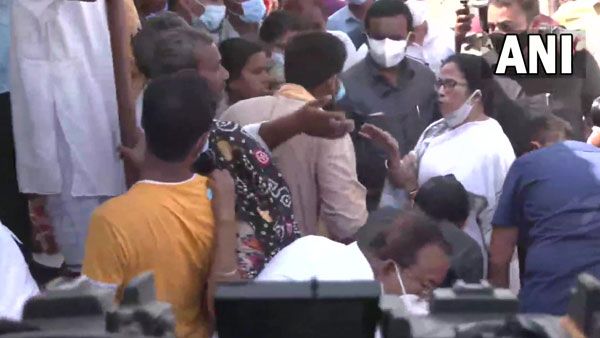 Violence: పొలిటికల్ వార్, 8 మంది సజీవదహనం, అధికార పార్టీ లీడర్ అరెస్టు, కిరాతకుడు, సీఎం ఫైర్ !