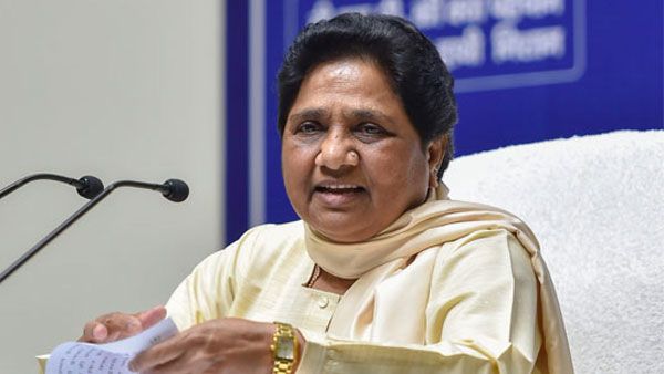 అఖిలేష్ యాదవ్ భయపడ్డాడు, అందుకే సేఫ్ సీటు కర్హాల్ కు పారిపోయాడు: బీఎస్పీ మాయావతి