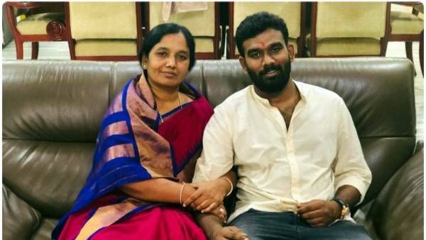 మాజీమంత్రి పరిటాల సునీత, తనయుడు పరిటాల శ్రీరామ్ లపై పోలీస్ కేసులు నమోదు.. రీజన్ ఇదే!!