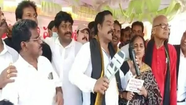 చెప్పుతో కొట్టుకున్న మాజీ మంత్రి- ఎమ్మెల్యే కు వ్యతిరేకంగా : పశ్చిమ వైసీపీలో కలకలం..!!