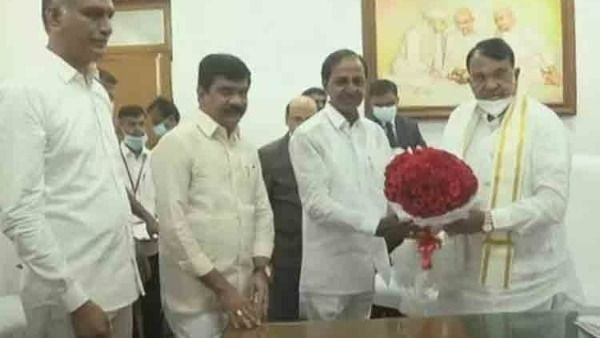 అసెంబ్లీలో స్పీకర్ తో సీఎం కేసీఆర్ భేటీ; కేసీఆర్ మార్క్ బడ్జెట్ తో హరీష్ రావు రెడీ!!