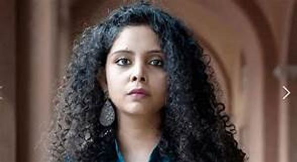 జర్నలిస్టు రాణా ఆయూబ్‌కు చుక్కెదురు.. లండన్ వెళ్లే సమయంలో నిలిపివేత..