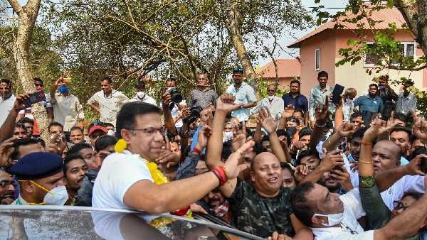 గవర్నర్‌తో విశ్వజిత్ రాణే భేటీ: సీఎం రేసులో ఉన్నారా..? తెలియదంటోన్న బీజేపీ